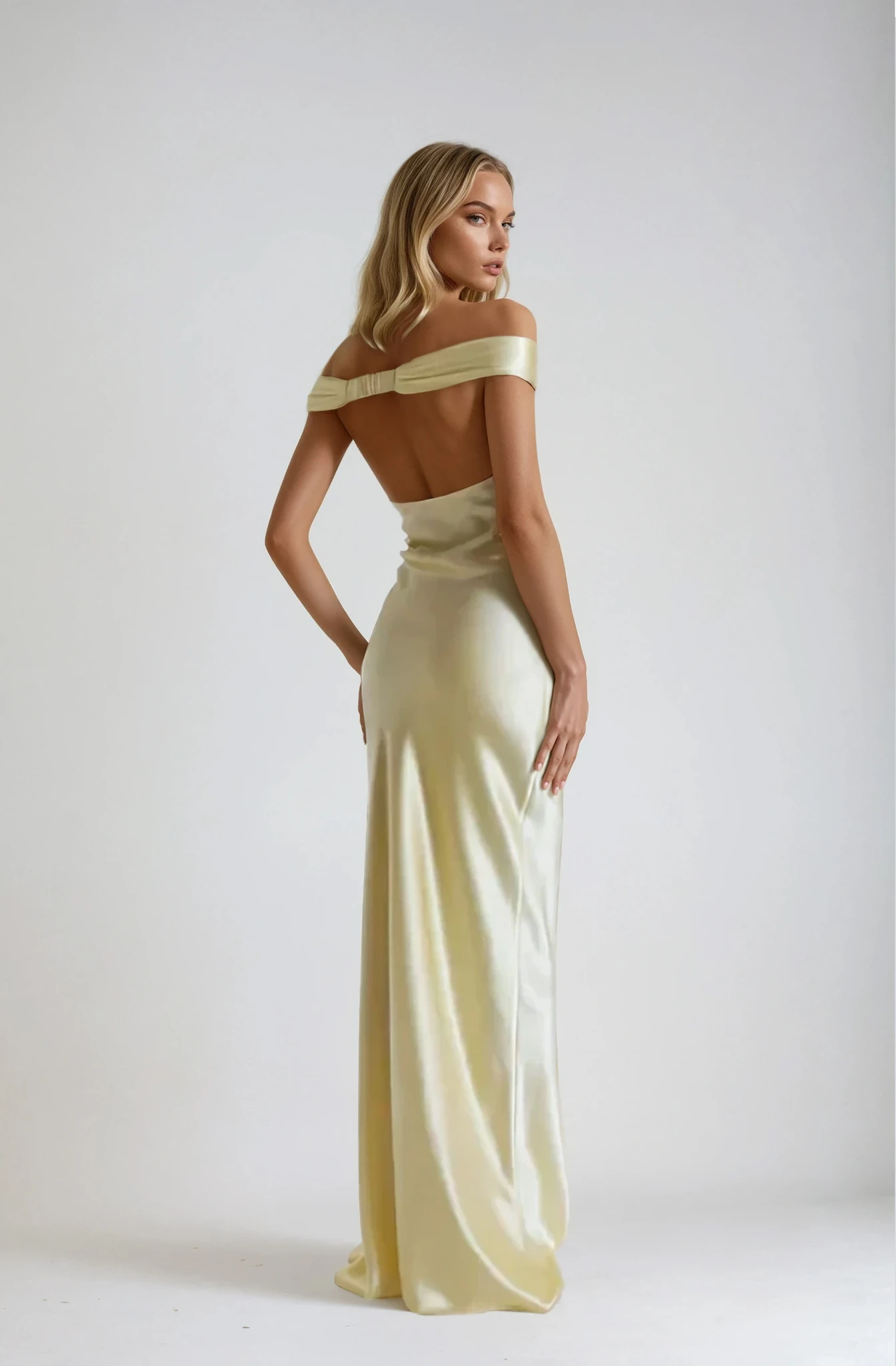 Vestido largo de satén sin espalda Emory