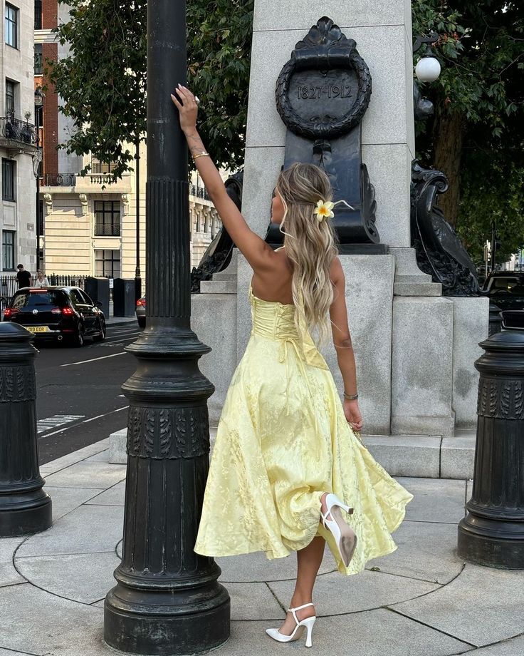 Esmeralda | Vestido Midi sin Mangas con Escote en Haltera