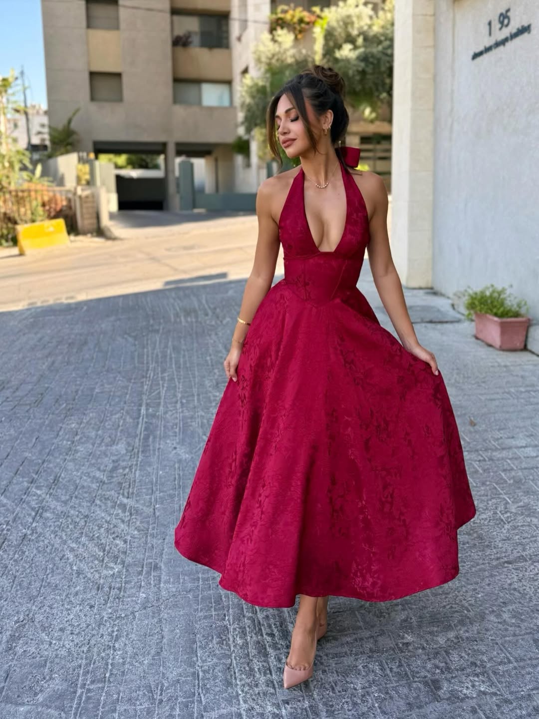 Esmeralda | Vestido Midi sin Mangas con Escote en Haltera